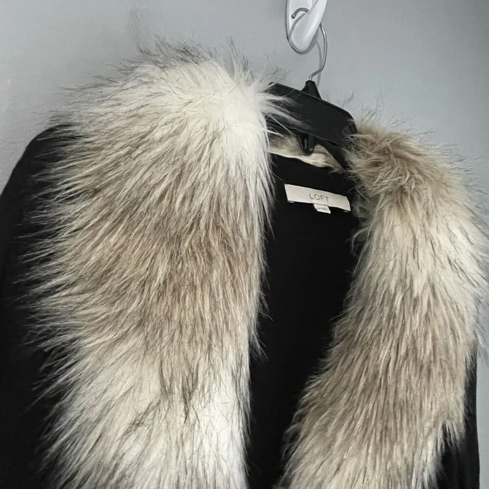 LOFT Faux Fur Collar Wool Blend Black Cardigan Size M Pockets Lightweight Button